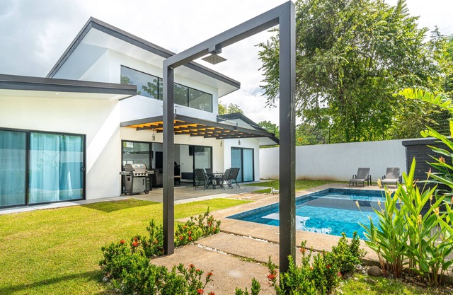 Luxury. Perfect Uvita location. 3 bedroom