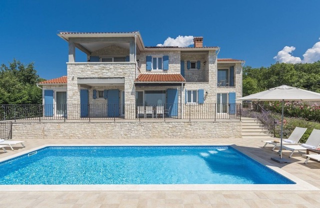 Luxury pet-friendly 4BR villa Stella Istriana with private pool, sauna, jacuzzi in Visnjan