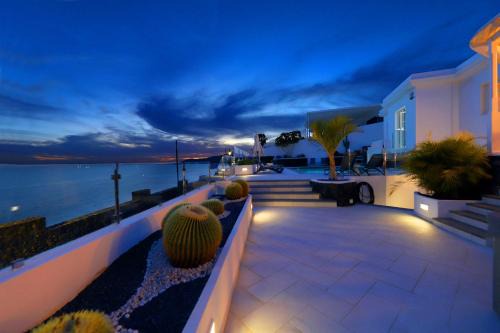 Luxury Puerto Del Carmen Villa 4 Bedrooms La Perla Modern Furnishings Stunning Sea Views