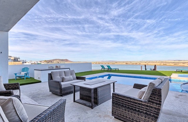 Luxury Retreat at Playa Laguna: 5-Bedroom Bliss