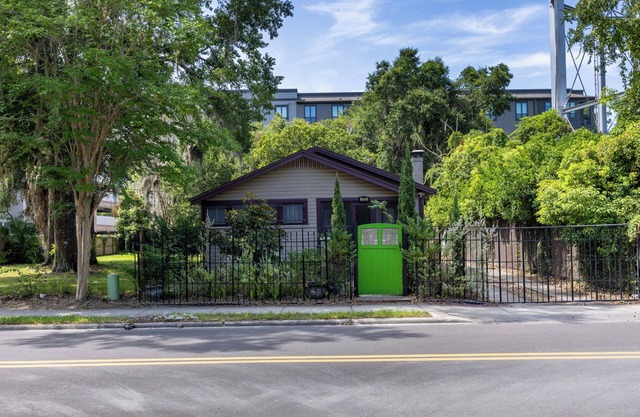 Luxury Retreat Just Steps from UF Main Campus