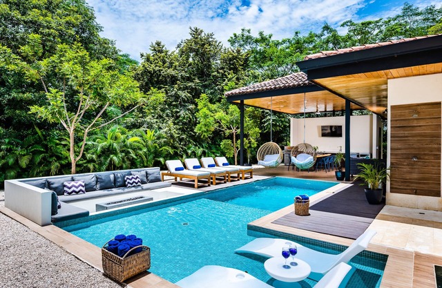 Luxury Retreat: Private Pool, Fire Pit & Exclusive Beach Club – 4 Min to the Beach