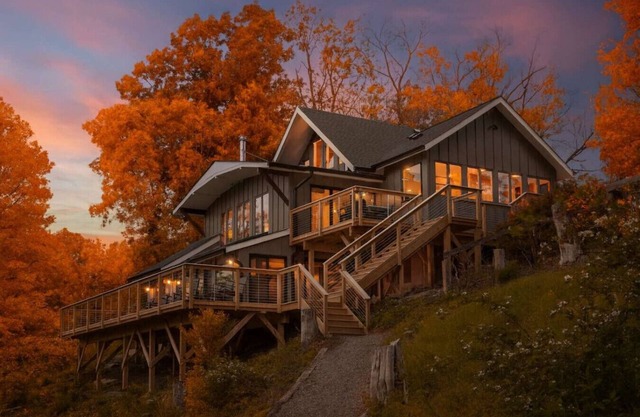 Luxury Retreat w/Hot Tub on Shenandoah River