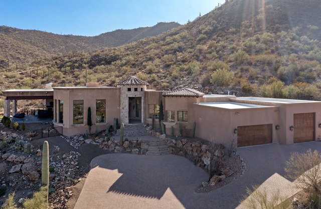 Luxury retreat with panoramic views, infinity pool, spa, access to hiking trails