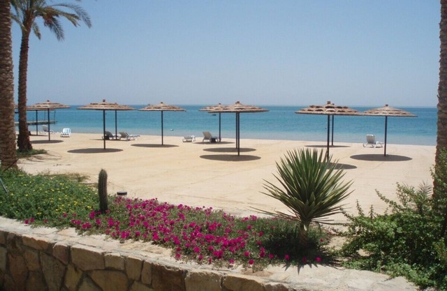 Luxury sea front 2 bedrooms with stunning beach view, shared pool, gym & more