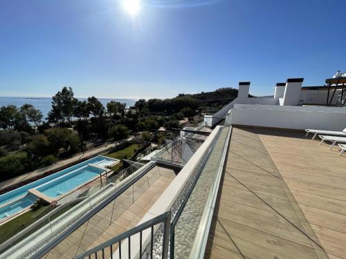 Luxury Sea View Penthouse by United Renters