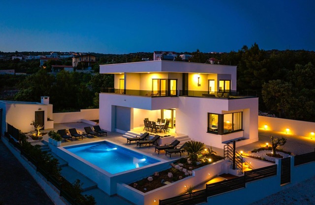 Luxury seafront Villa Dolce Vita, with private pool and parking