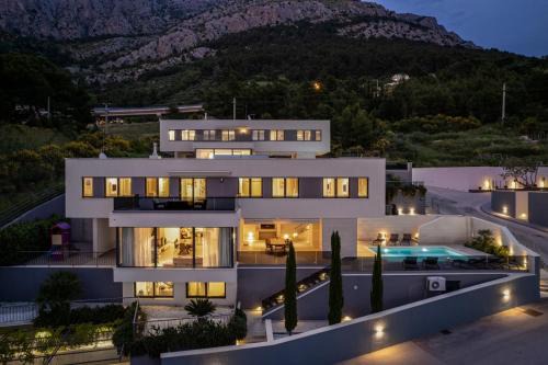 Luxury, seafront Villa Petra with heated pool only 50m from beach