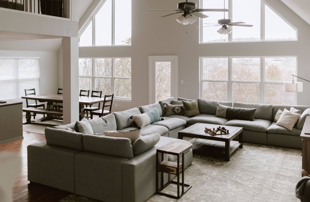 Luxury Serene Waterside Cabin on Tenkiller