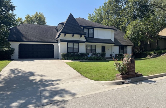 Luxury Southern Hills Home w/Pool great place for staycations,