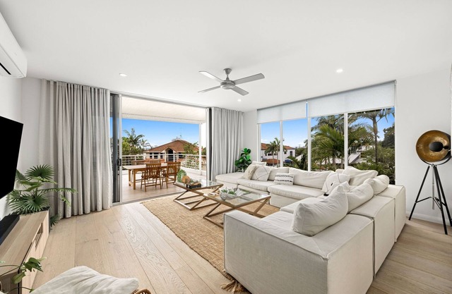 Luxury Spacious Alex Beach Home walk to Beautiful Alex Beach