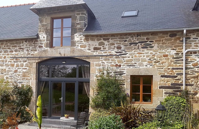 Luxury, spacious 3 bed converted Coach house. 10kms from the coast!