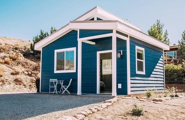 Luxury Tiny House on 1 acre near Zion & St. George
