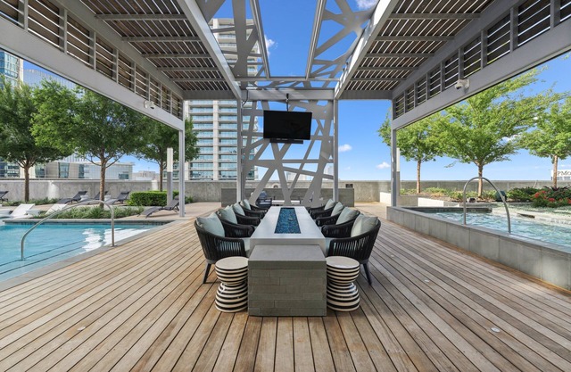 Luxury tower with view in charming Plano with AC, fitness room, WiFi wash/