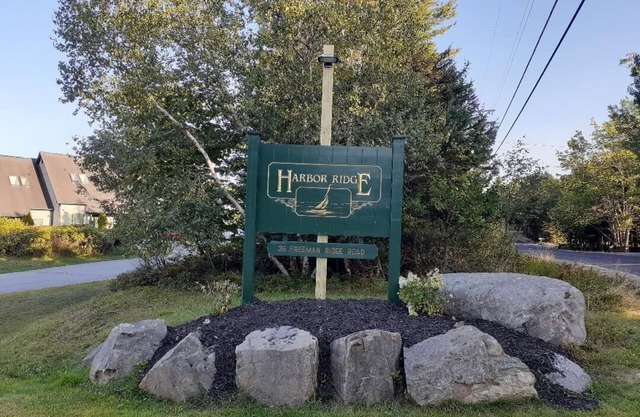 Luxury town home in 5-star resort w/panoramic water and mountain views