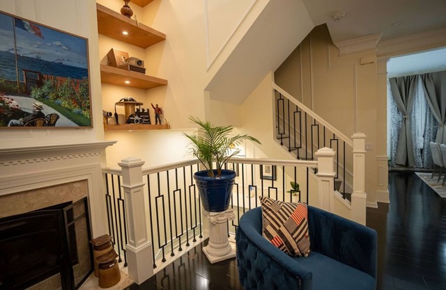 Luxury Townhome Minutes From DC