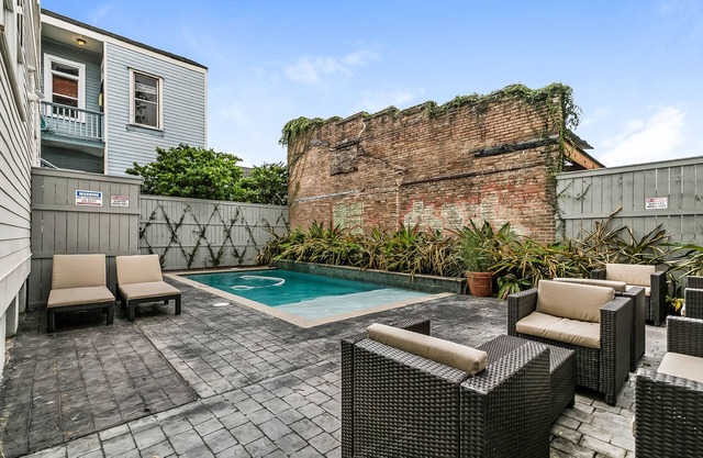 Luxury Townhouse close to FQ & City Hot Spots