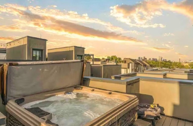 Luxury Townhouse w/Rooftop Hot Tub & Mountain Viewsn