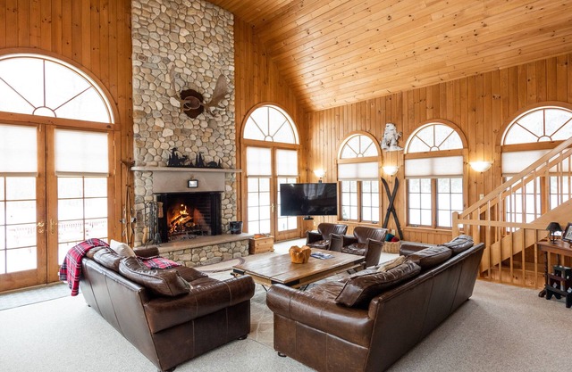 Luxury Two-Home Vermont Retreat Near Ski Resorts – Pool, Hot Tub & Sauna