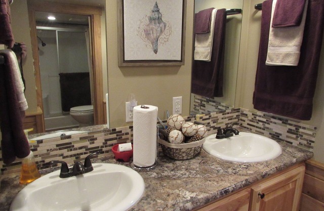 Luxury vacation cabin: fish from your private deck!
