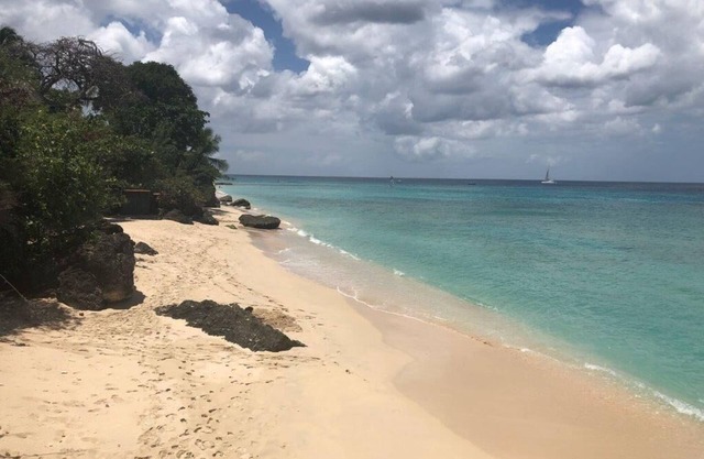 LUXURY VILLA:5 mins walk to beach,4 bedrooms, private pool