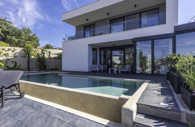 Luxury Villa Ane with Pool, Sauna and Jacuzzi