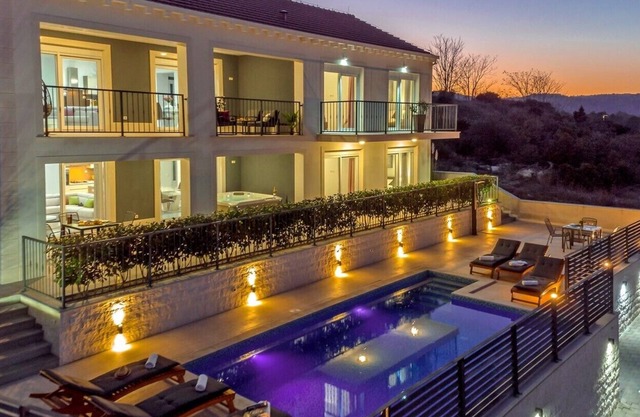 Luxury villa Cataleya with outdoor pool, jacuzzi, gym, bedrooms, 2 kitchens, 2 living rooms, WIFI, parking, on the island of Korcula