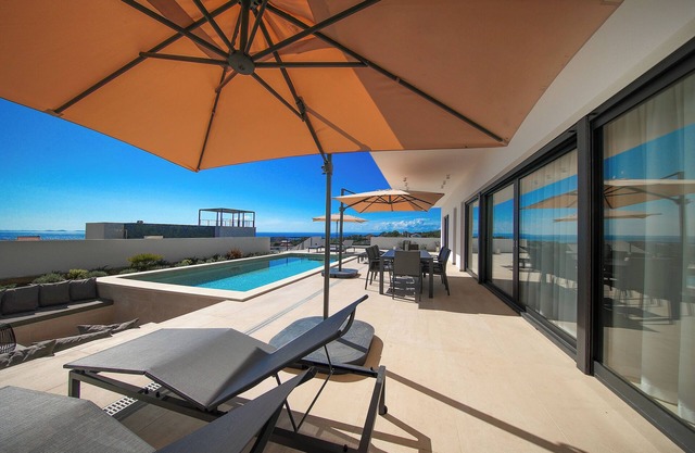 Luxury Villa del Sol