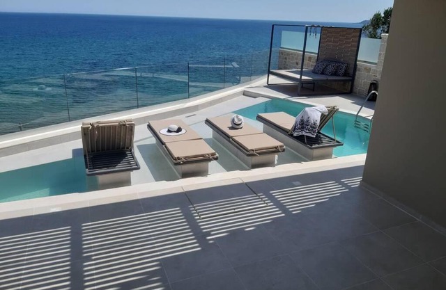 Luxury Villa Dioskouroi Heated eco pool & jacuzzi