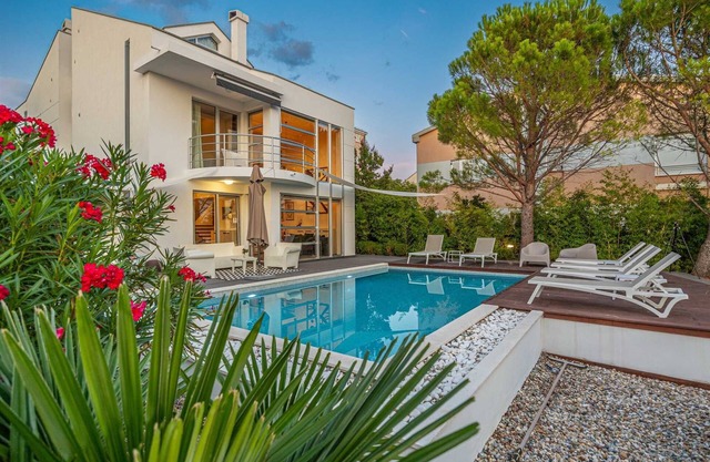 Luxury Villa Duchess with Pool