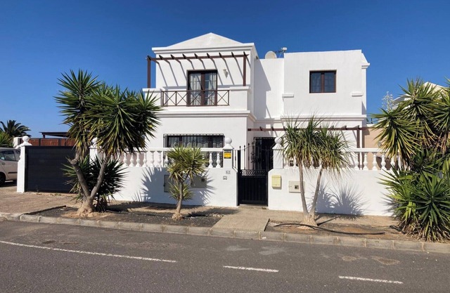 Luxury Villa - Sleeps 4, Hot tub & Free Parking