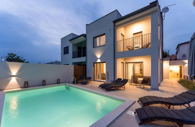 Luxury villa for 7 persons with pool, sauna and panoramic sea view