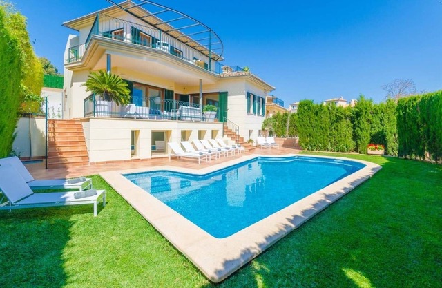 Luxury villa in Palma with 6 bedrooms, private pool, garden and Golf Views