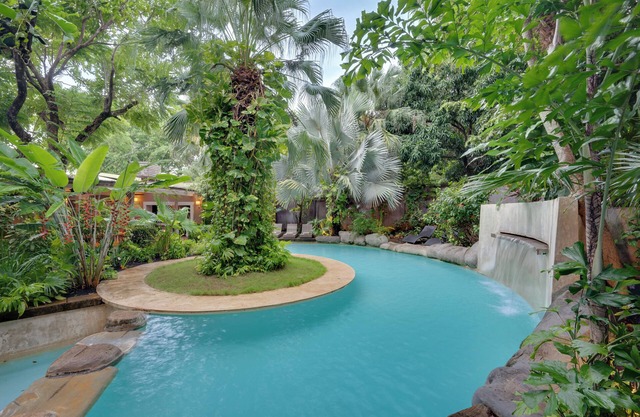Luxury Villa in the Heart of Tamarindo — Walk to the Beach & Night Market