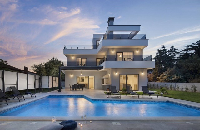 Luxury villa Kriya Medulin with pool, sauna and gym in Istria