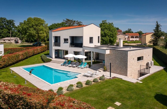 Luxury villa Nada with pool in Tinjan