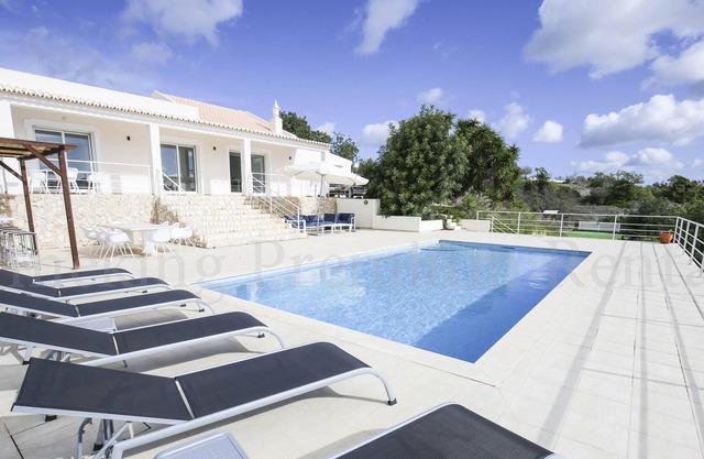 Luxury villa, private pool, AC, TV, WiFi, BBQ, three bed, walk to the beach