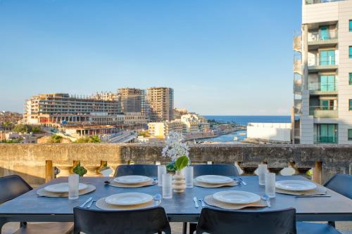 Luxury Villa Sea Views Heart of St Julians