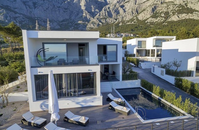 Luxury villa with heated pool in the most posh area of the city