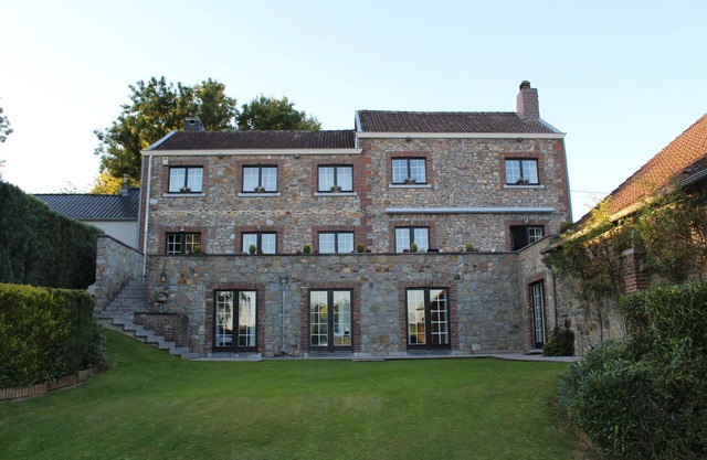Luxury villa with heated pool near Liège
