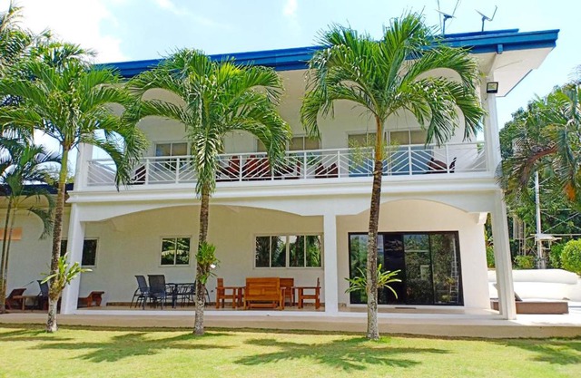 Luxury Villa with Pool in Tropical Garden