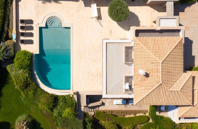 Luxury Villa with Tennis court & Swimming pool