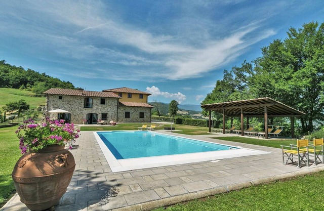 Luxury Villas in Poppi with Heated Pool
