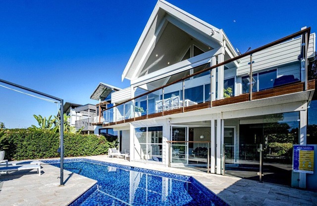 Luxury Villas Yarram (Walk to the beach)