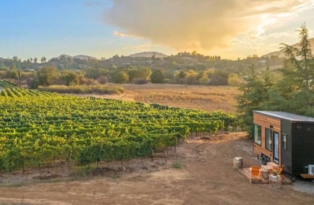 Luxury Vineyard Escape w Fireplace - Malbec