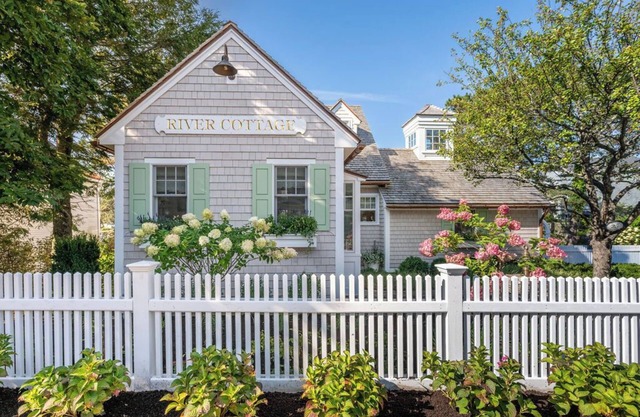 Luxury Waterfront Cottage in the Heart of Kennebunkport!