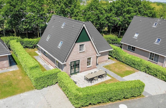 Luxury wellness villa with Wellness Hot Tub, sauna, and whirlpool for 10 persons at Beach Resort Makkum on the IJsselmeer.