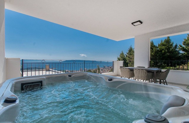 LuxuryAptInVilla Opal SharedPool HotTub Sea View