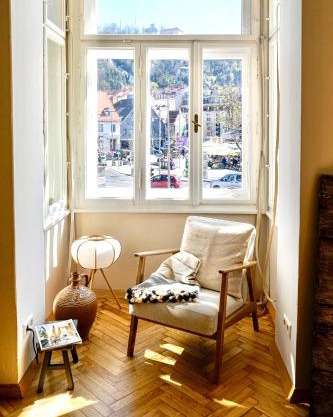 Luxusapartment im Zentrum mit Schlossbergblick und Parkplatz