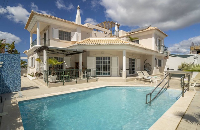 LV Premier FU1 heated pool, AC, garden, sea view